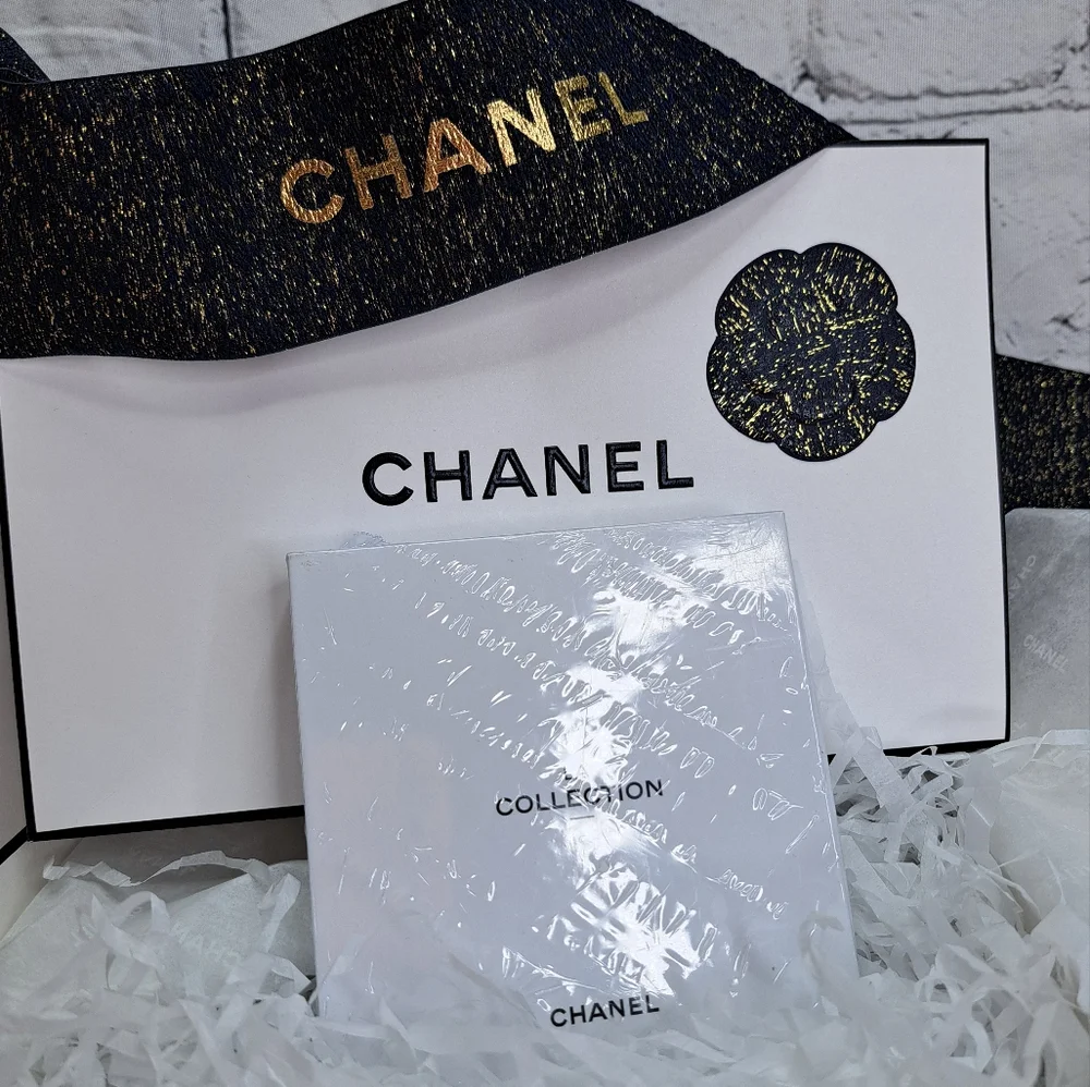 'CHANEL' DOÙBLE LOCK & KEY BOXED GIFT SET w 'CHANEL' GIFT BAG BLACK CAMILĹA ÌÌ - Picture 6 of 16